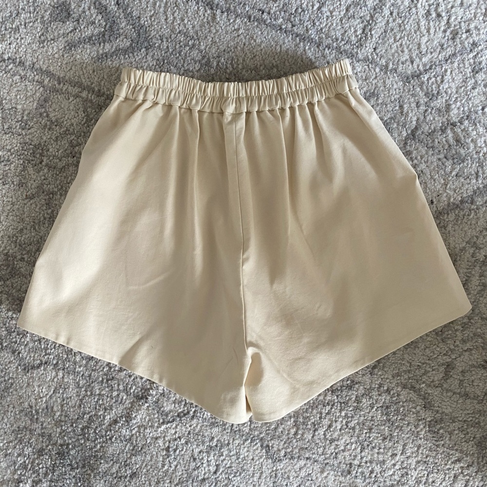 NWT J.ing Beige High-Waisted Shorts